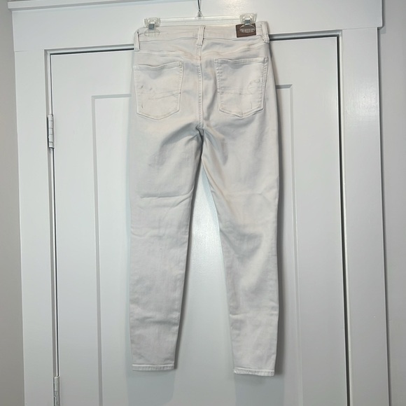 American Eagle White distressed super hi rise jegging  Jeans size 8 regular. - Picture 4 of 10